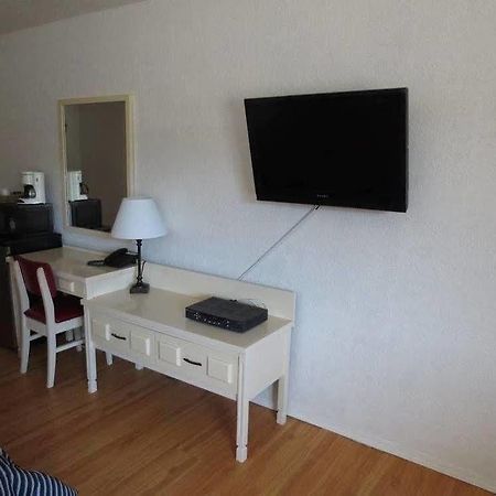 Imperial Motel Grand Forks Bagian luar foto