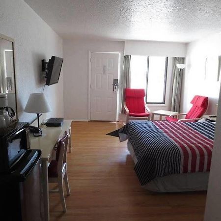 Imperial Motel Grand Forks Bagian luar foto